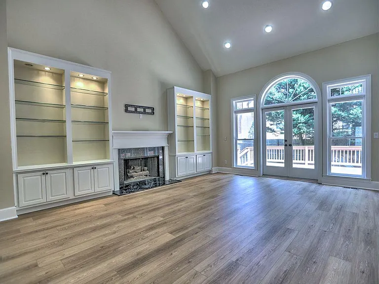 3237 Waldwick Way SE — Photo 10