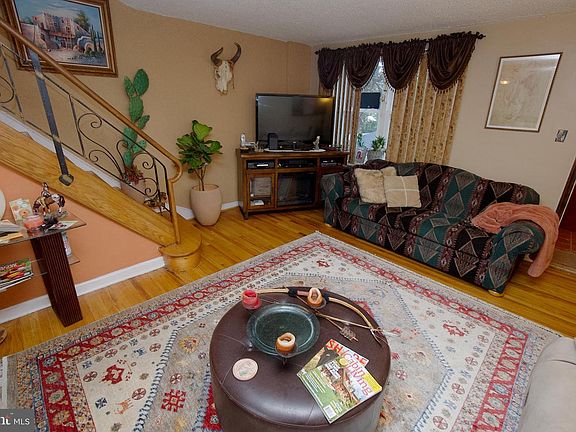 5th image of 114 E Walnut Park Dr