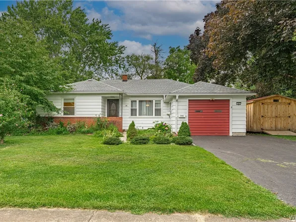 141 Elizabeth St, Medina, NY 14103