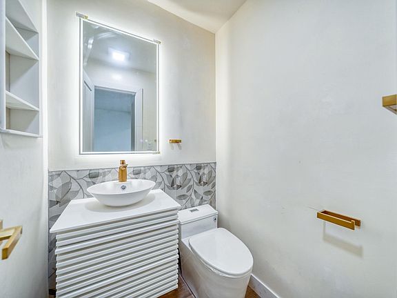 4th image of 2617 E Morningside St