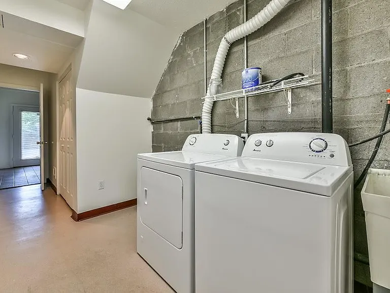 17 Hemingway St — Photo 16