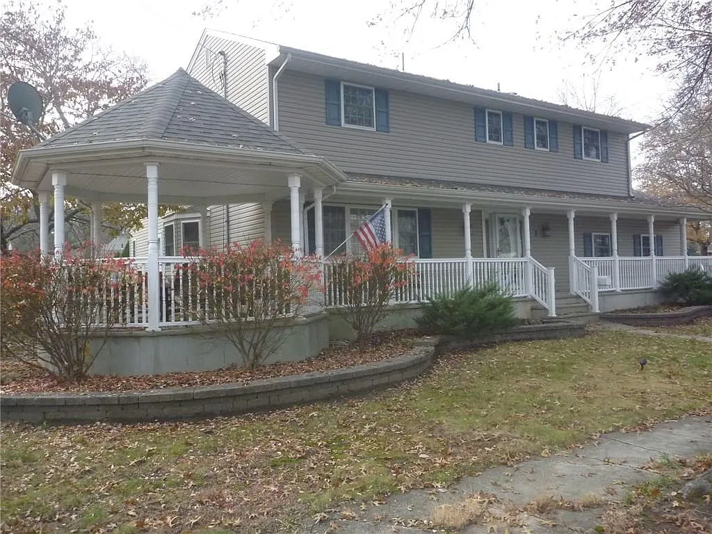 2 Tracey Dr photo 1