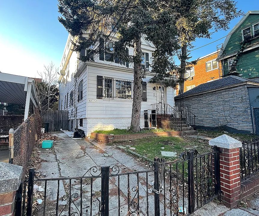 1st image of 5312 92nd St