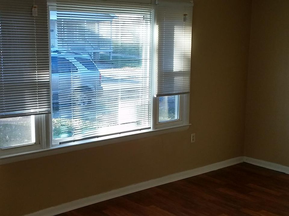 1st image of 107 N Fairview Ave