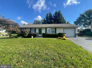 821 Lakeview Dr, Lancaster, PA