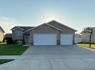 1701 Canyon Rd SW, Mandan, ND 58554