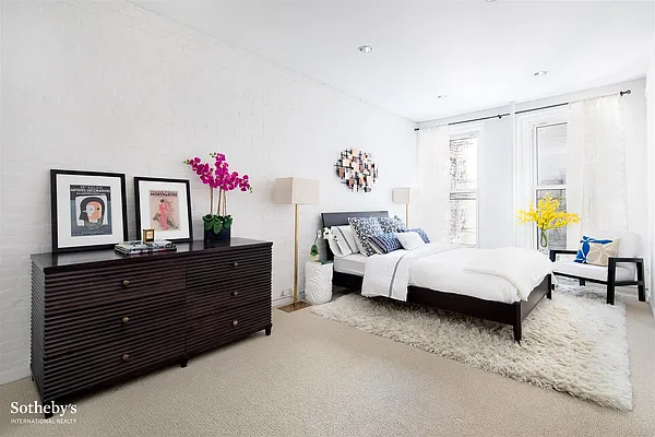 Sold by Sotheby's International Realty | media 16