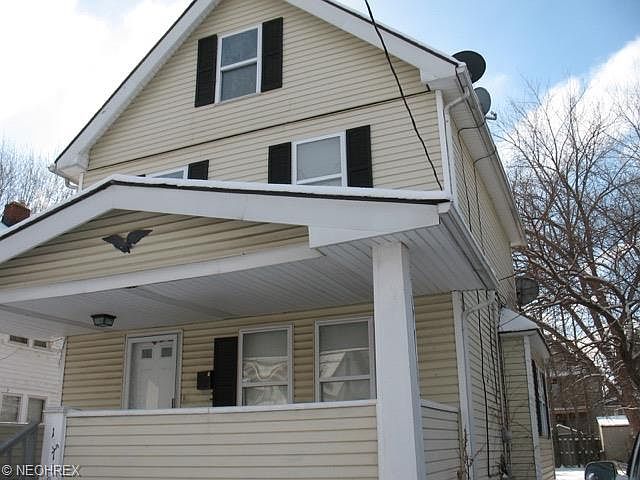 2nd image of 15718 Grovewood Ave
