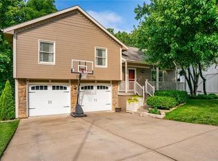 7808 N Seymour Ct, Kansas City, MO 64152