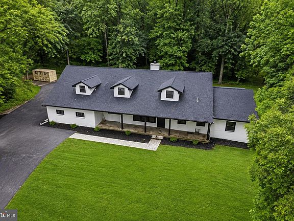 2nd image of 8 Lupine Ln