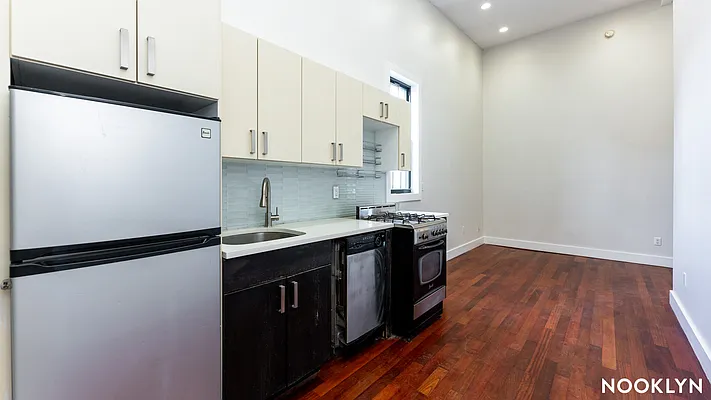 Rented by Nooklyn NYC LLC | media 18