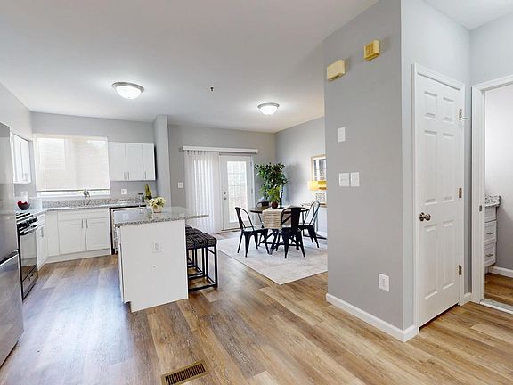 4th image of 2573 Francis St