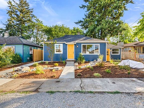 3rd image of 8516 NE Hassalo St Unit A