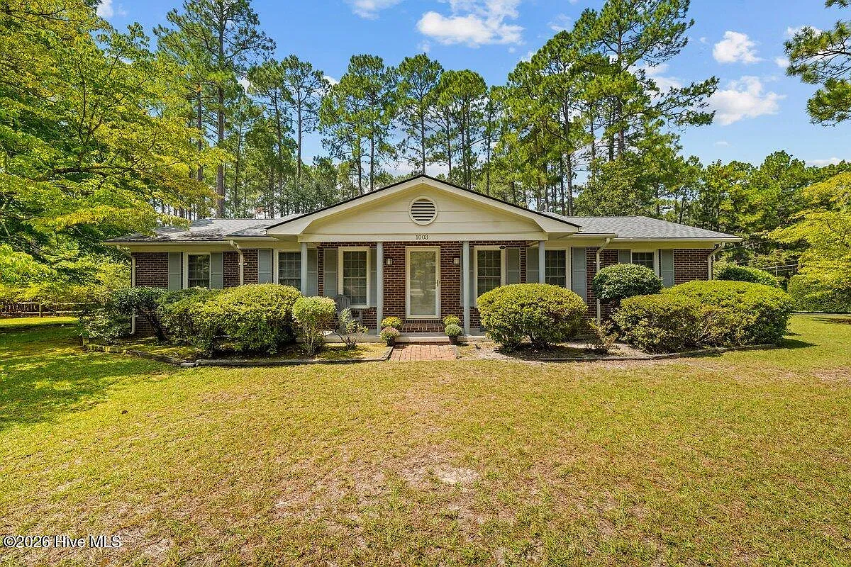 3 bed, 2.0 bath, 2176 sqft, $2,000 — Photo 1