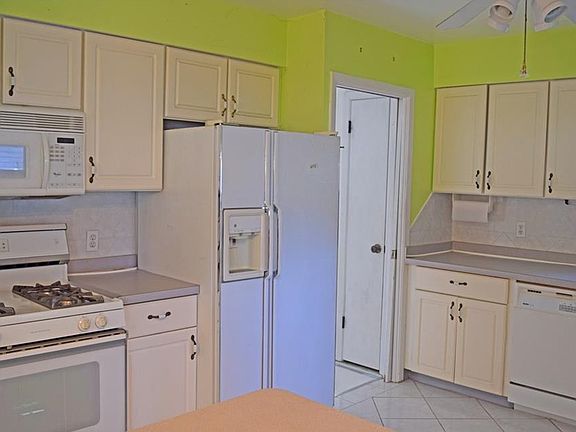 3rd image of 35500 Grovewood Dr