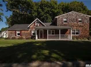 271 6th St, Saint James, NY 11780