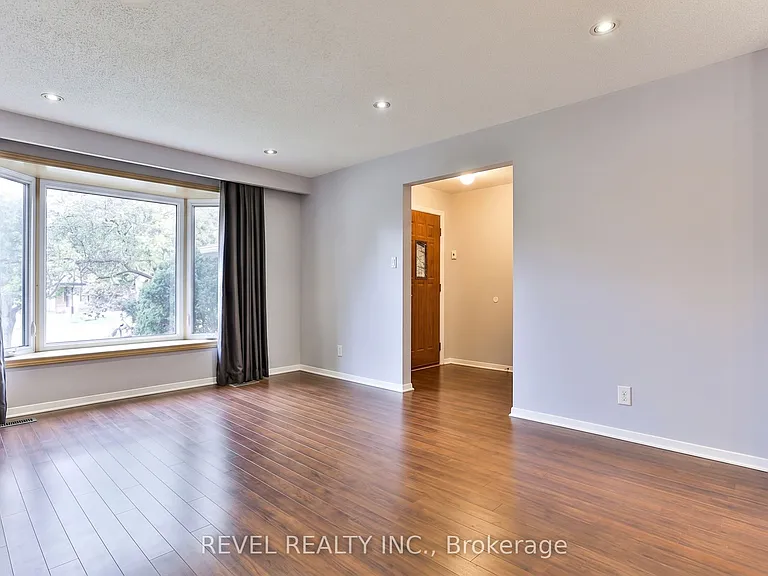 16 Ravenview Dr — Photo 4