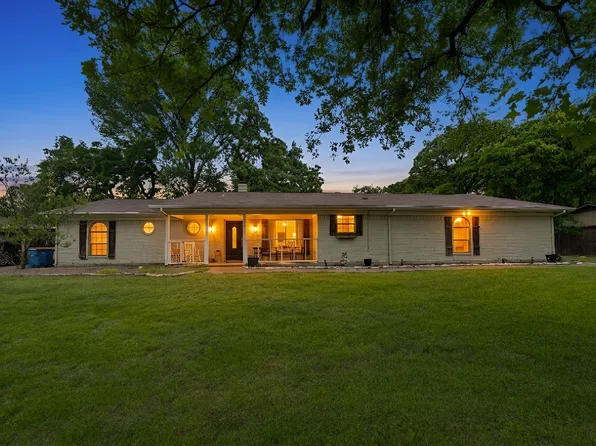 126 Oak Ln, Burleson, TX 76028