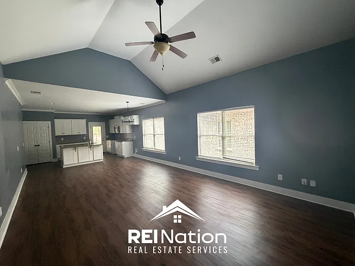 4 bed, 2.0 bath, 1347 sqft, $1,925 — Photo 4
