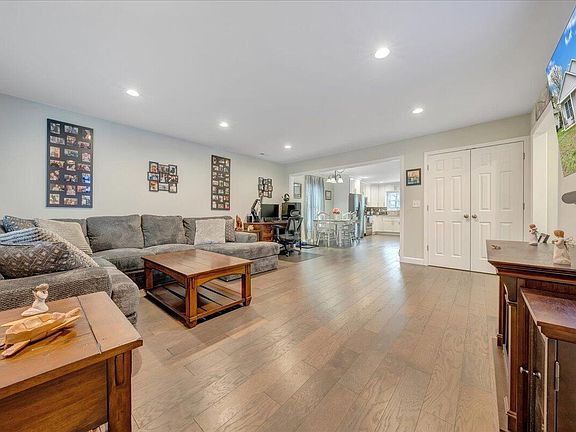 2nd image of 807 Craig Ave