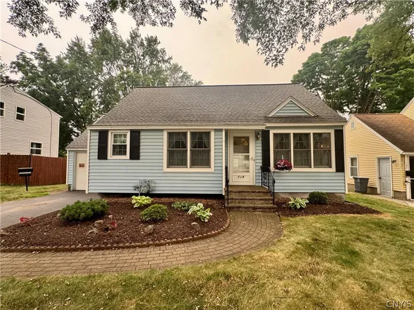 125 Crystal Dr, North Syracuse, NY 13212