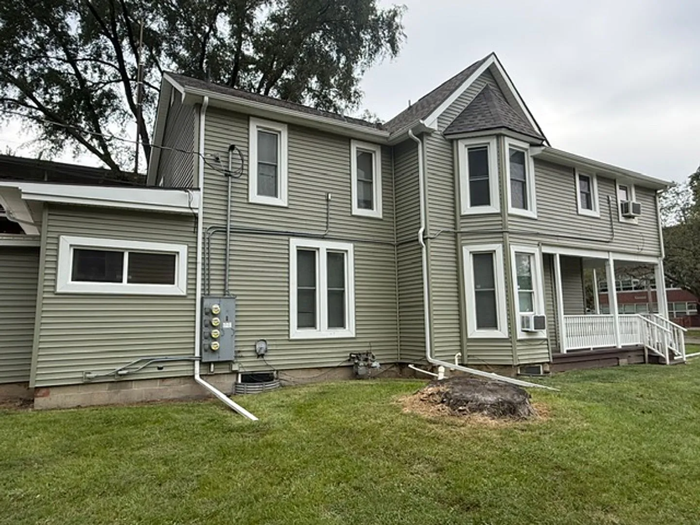 405 W White — Photo 2