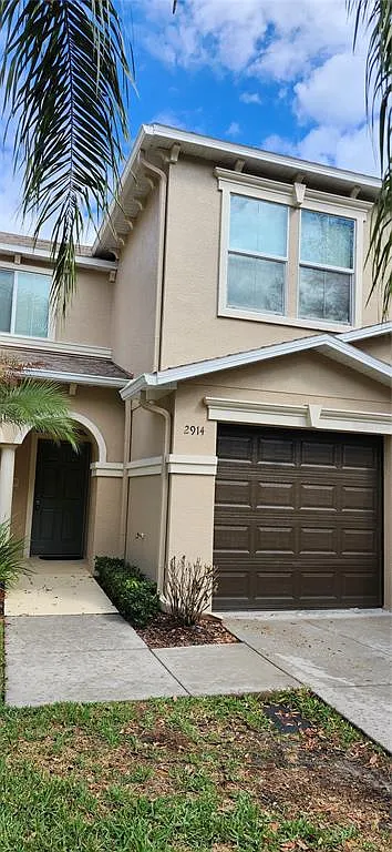 3 bed, 2.5 bath, 1573 sqft, $2,200 — Photo 2
