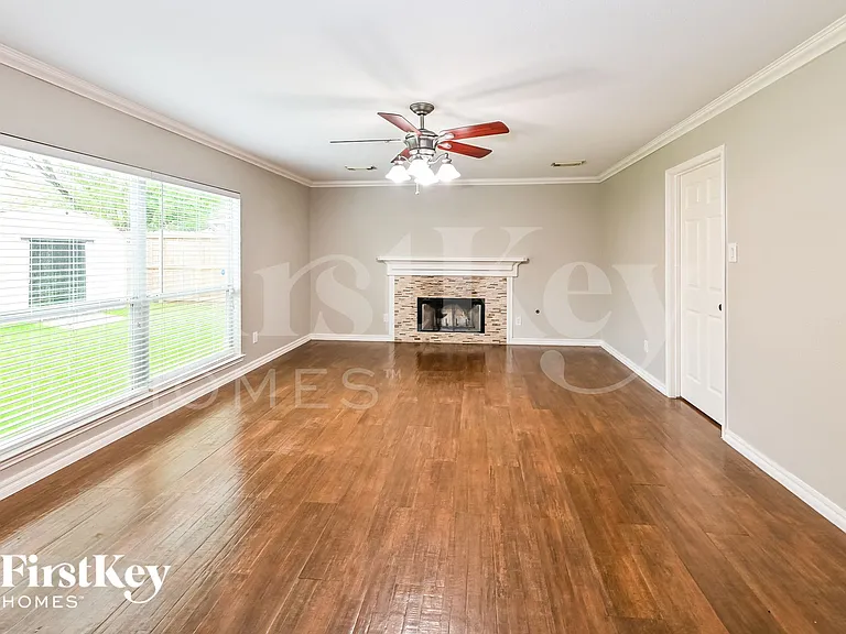 8008 Blue Jay St — Photo 5