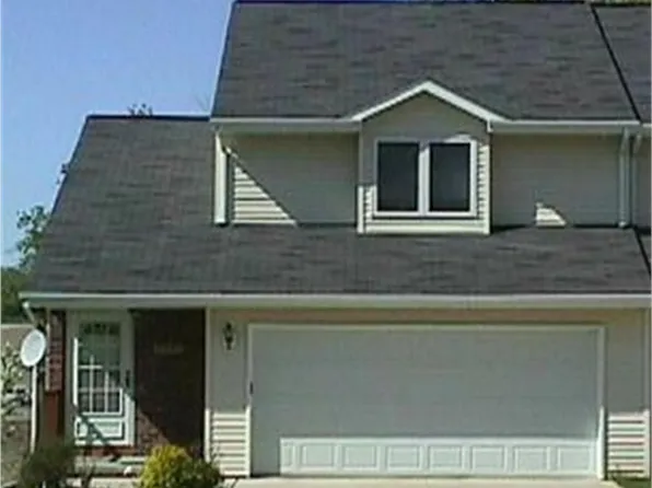 2351 12th St, Coralville, IA 52241