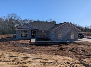 1988 Alpine Dr, Deatsville, AL 36022