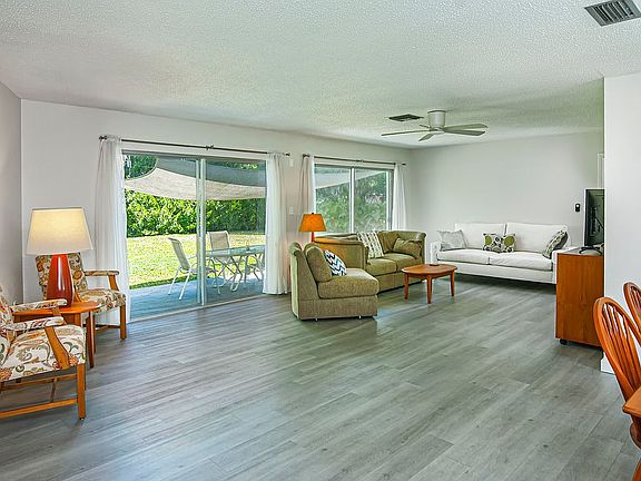 2nd image of 1000 40th Ave Floor 32960