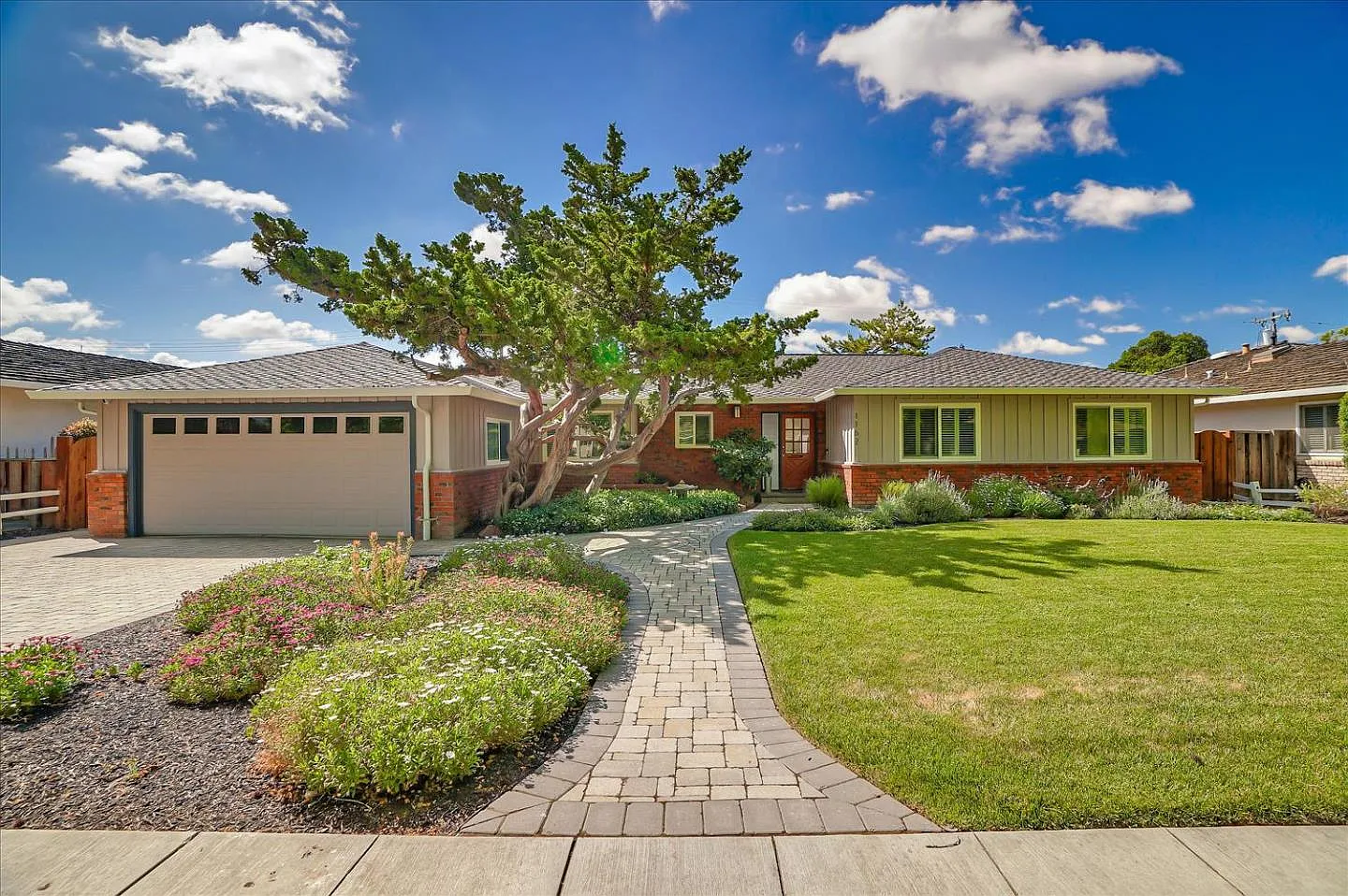 1162 Denise Way photo 1