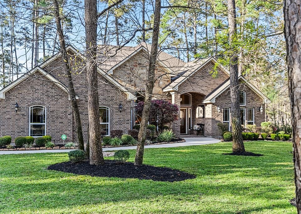 Hearthstone Custom 1 story home with brick and stone exterior, located in Magnolia TX