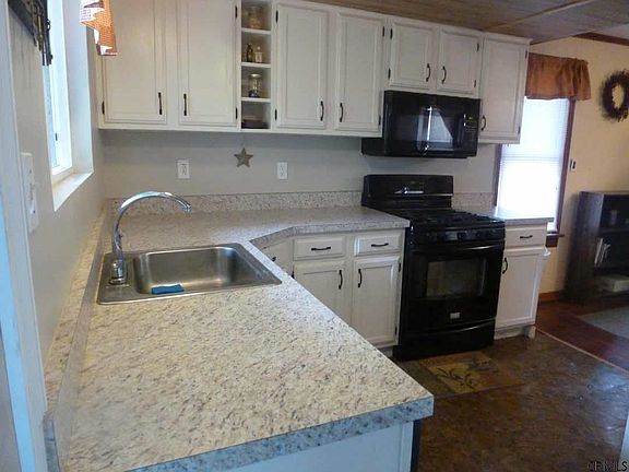 5th image of 146 Paine St