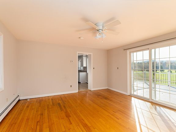 DR W/Sliding Glass Doors to Deck