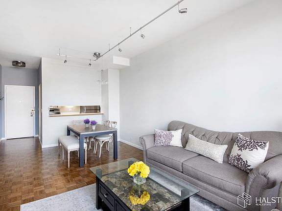 4th image of 225 W 83rd St APT 16D