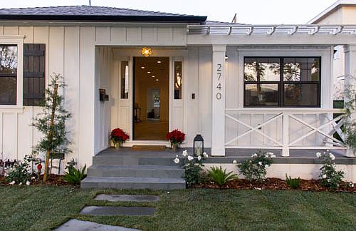 4th image of 2740 Barry Ave