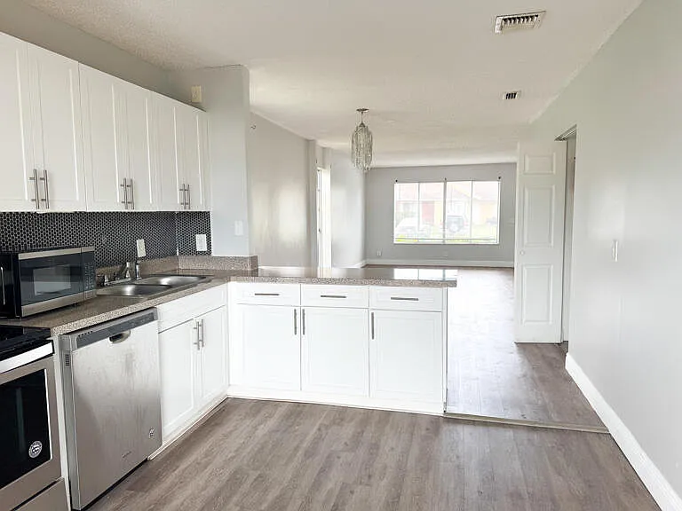 4852 Orleans Ct #D — Photo 15