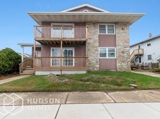300 Hampshire Dr, Ventnor City, NJ 08406