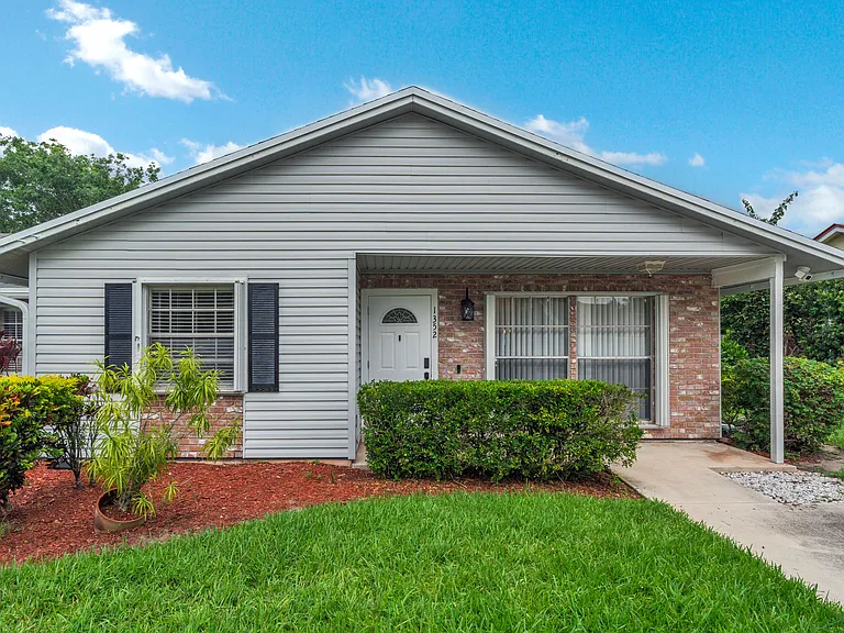 1350 Riverside Cir #2 — Photo 3