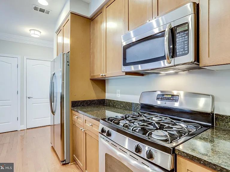 1115 Cameron St #208 — Photo 8