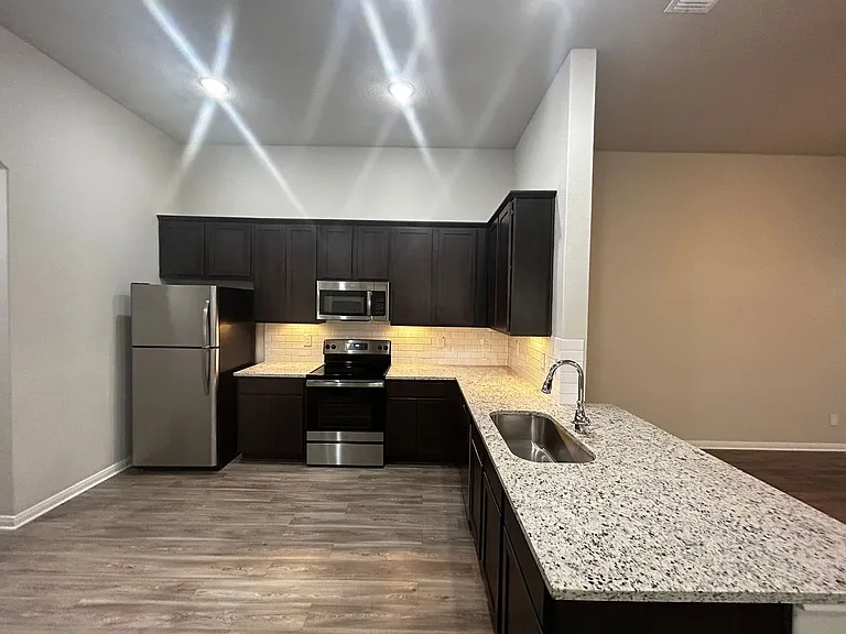 429 Emma Dr — Photo 6