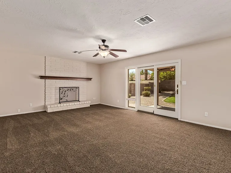 2637 E Sierra St — Photo 13