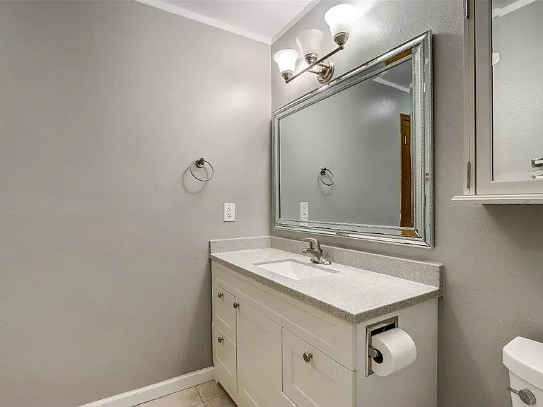 6329 W Nebraska Ave #202 — Photo 2