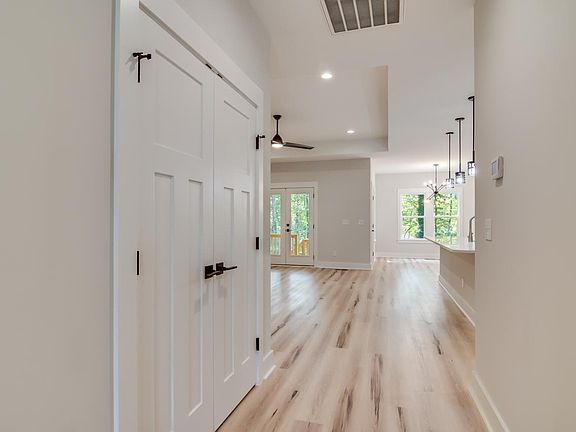 3rd image of 298 Woodland Dr