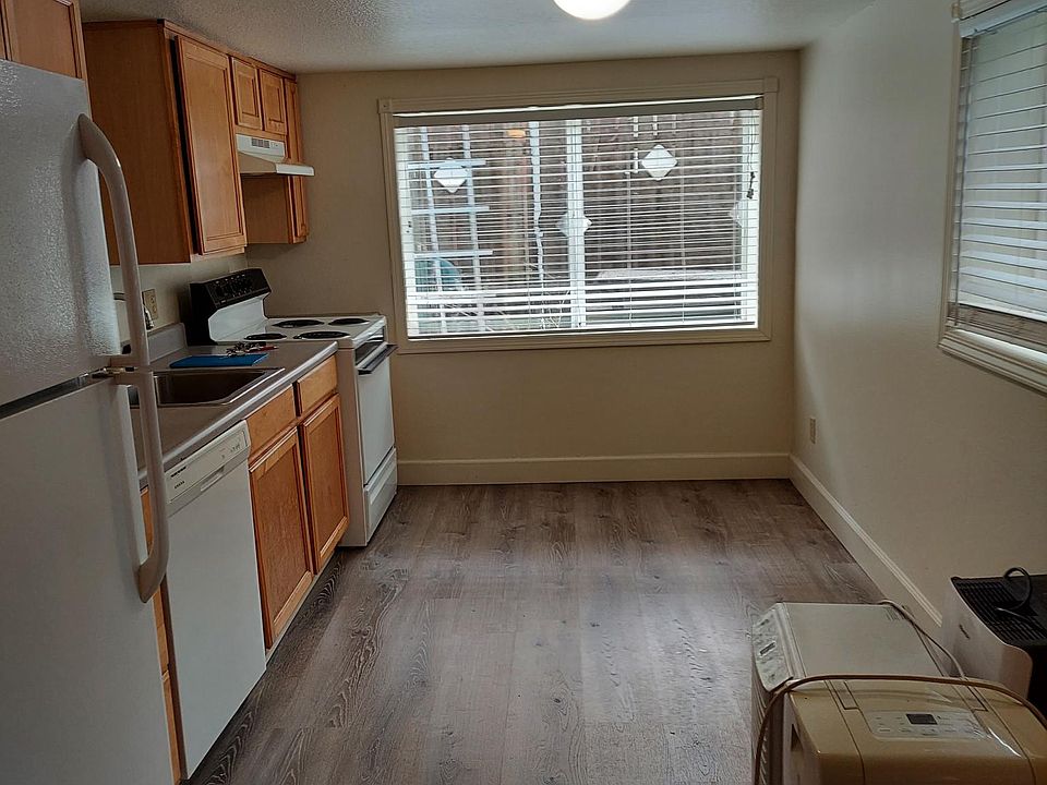 2nd image of 2052 SE Morrison St APT 1
