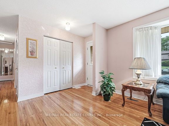 3rd image of 633 Birch St