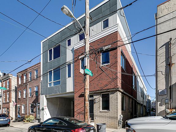 2nd image of 918 S Darien St