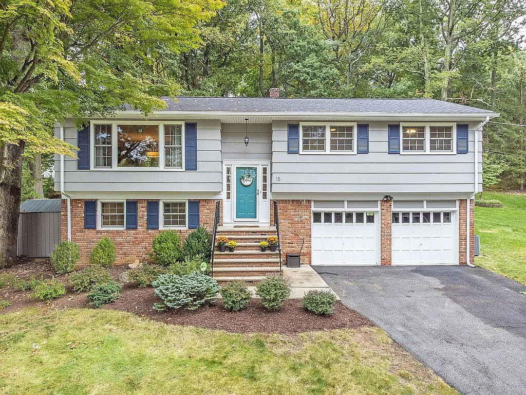 15 Dorothy Dr photo 1