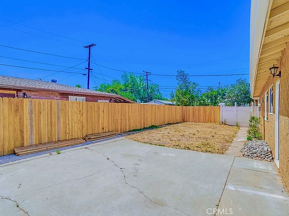 4th image of 19789 Evelyn St #19789